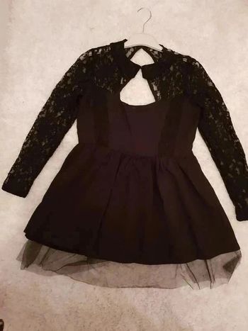 Robe noire patineuse