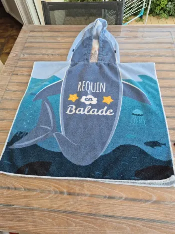 Cape de bain sortie de bain requin en balade