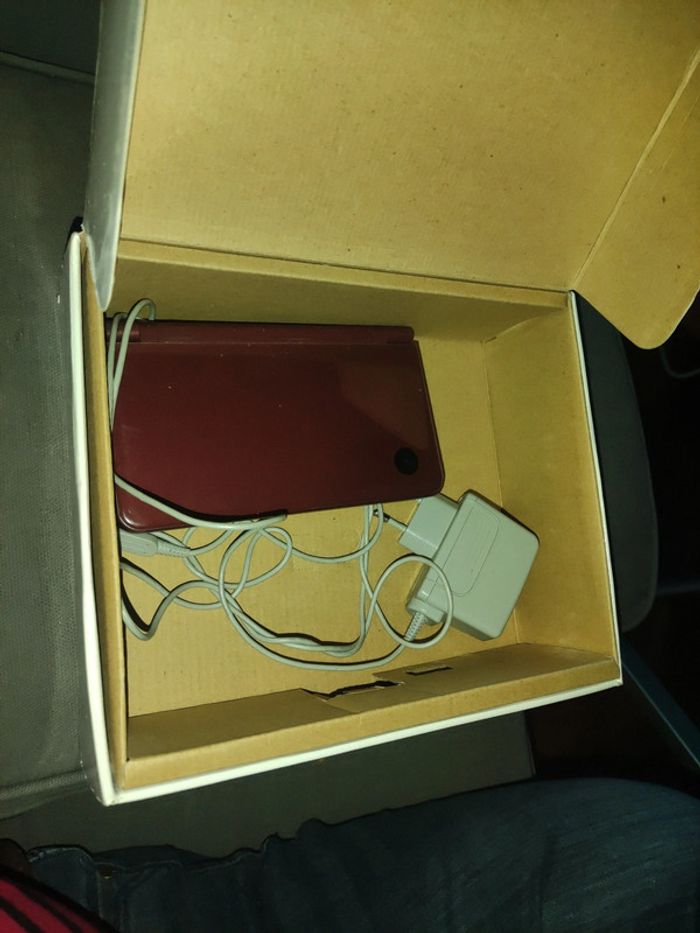 Nintendo ds i xl bordeaux en boite - photo numéro 3