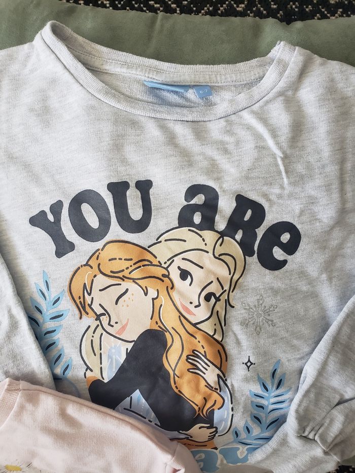 Lot de 3 pulls disney fille  6/7 ans en très bon état - photo numéro 4