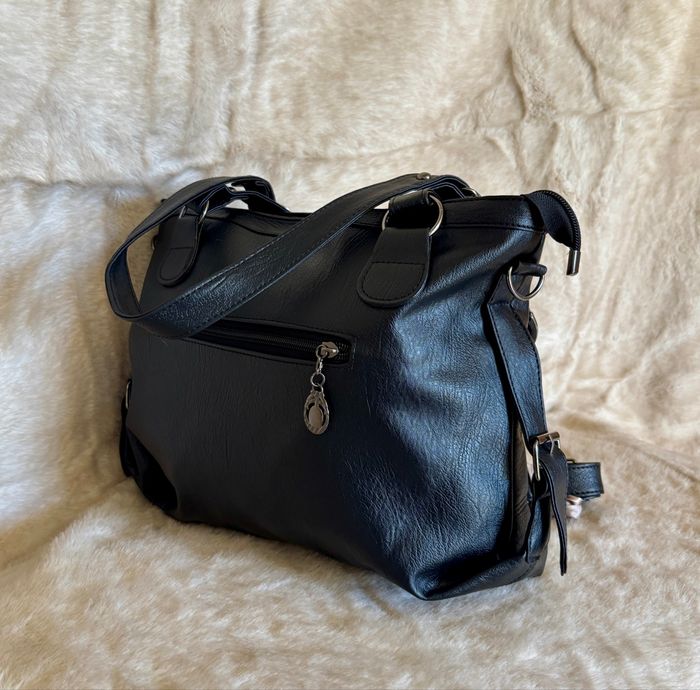 Élégance noir et esprit vintage pour ce sac tendance de saison neuf avec bijoux - photo numéro 3