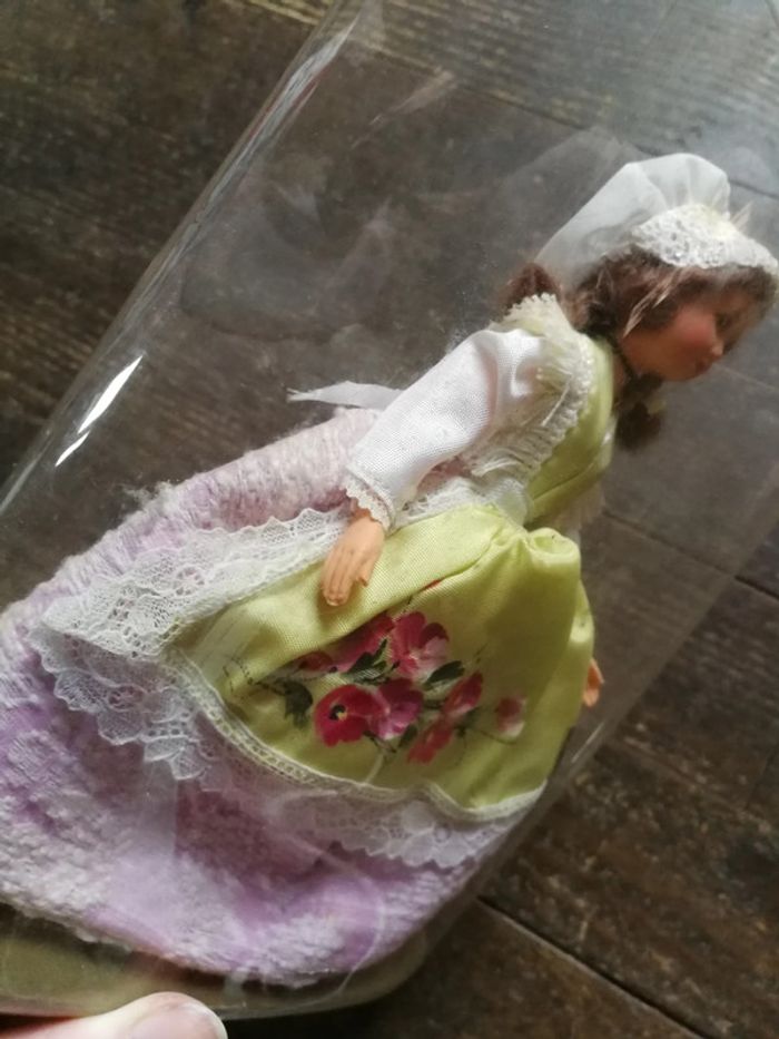 Poupée folklorique régionale de collection Royal poupée - photo numéro 2