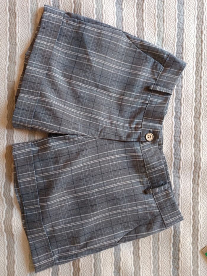 Short t.38 carreaux gris