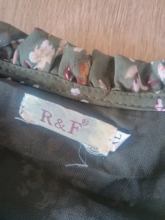 Robe fluide fleurie R&F – Taille XL – fond kaki - photo numéro 4