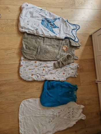 Lot de 5 gigoteuses