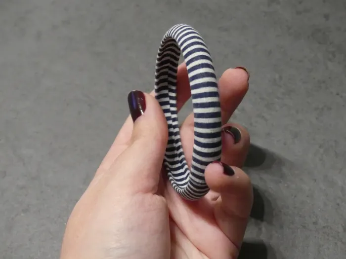 Bracelet à rayures bleues et blanches - photo numéro 2