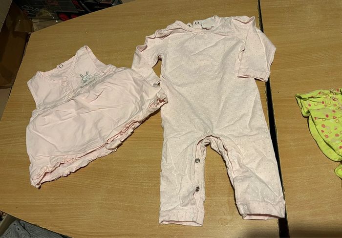 Lit de 25 vêtements taille 3 mous - photo numéro 7