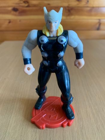 Figurine Thor avengers sur socle