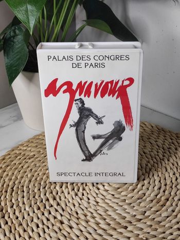 VHS Charles aznavour