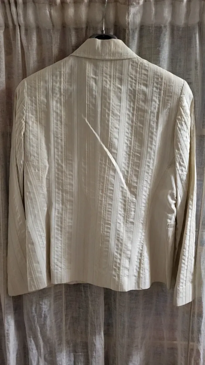 Costume femme couleur crème - photo numéro 4