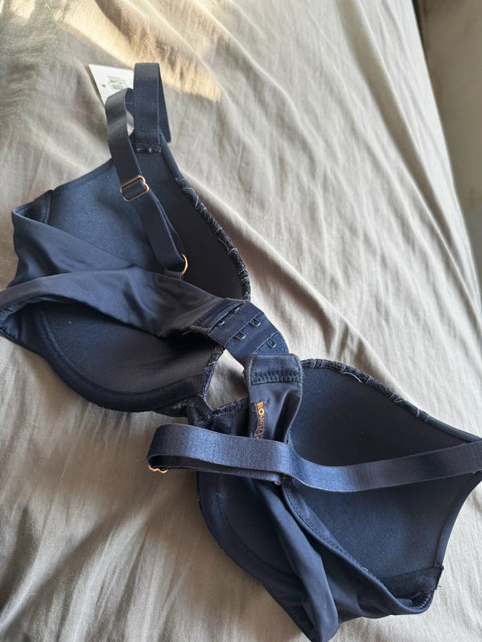 Soutien-gorge rouge gorge - photo numéro 3