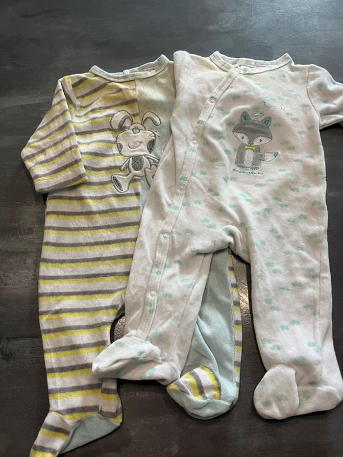 2 pyjamas