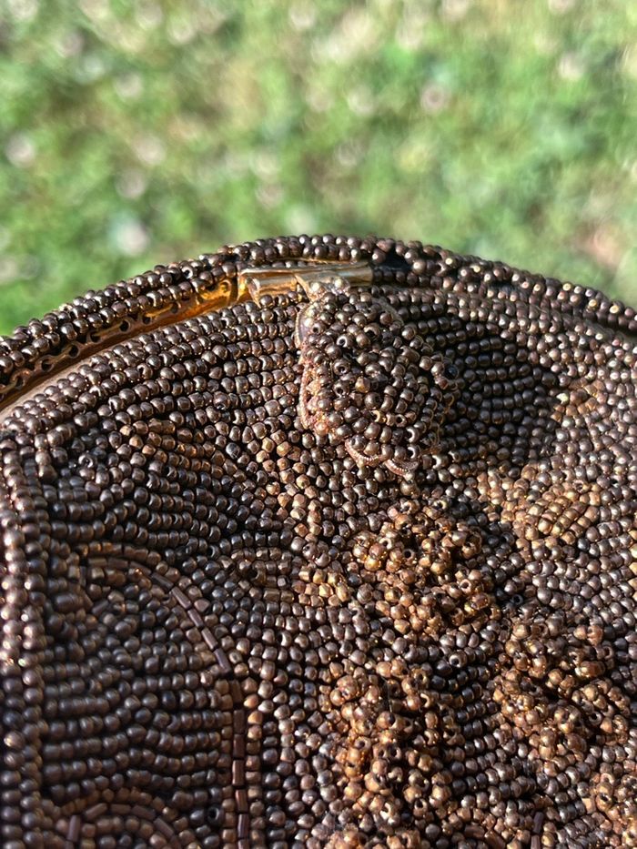 Petit sac  bronzé / marron en perles De Beynal années 1960/1970 - photo numéro 10