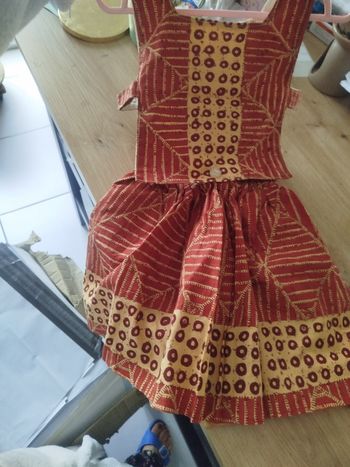 #kytie2ansfille. Ensemble top+ jupe taille 2/3 ans