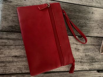 Pochette rouge