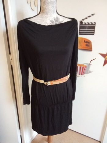 Robe femme noire manche longue, col rond,  marque calinkalin taille 38,40 ou M et L