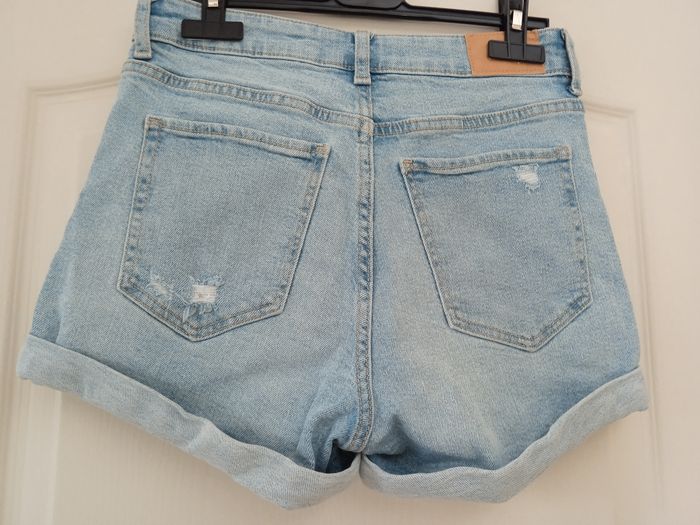 Short en jean bleu clair taille 36 - photo numéro 2
