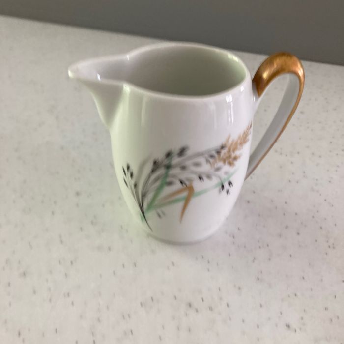 Pot de lait en porcelaine