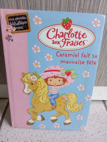 Livre roman bibliothèque rose Charlotte aux fraises caramel fait sa mauvaise tête,  numéro 842
