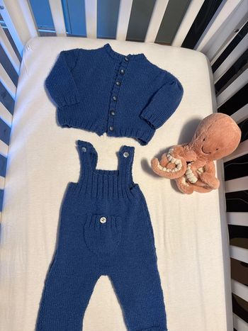 Ensemble en laine fait main combinaison salopette et gilet 9 / 12 mois
