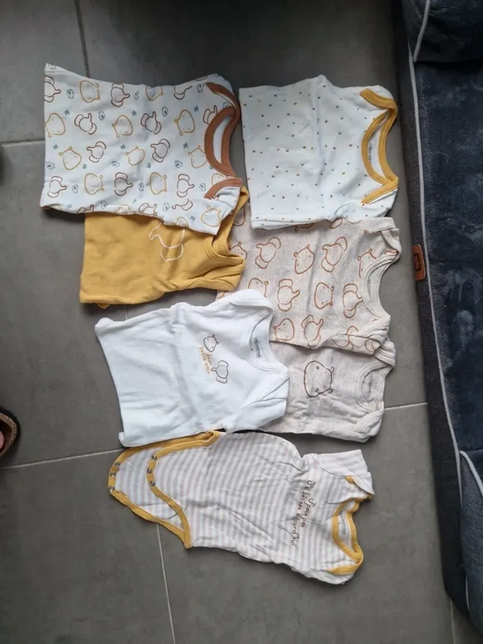 Lot bodies manches longues 9 mois
