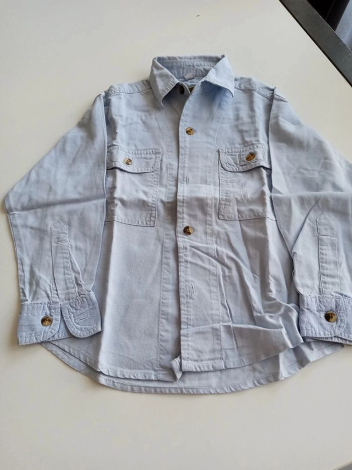 Chemise bleu ciel T 4 ans