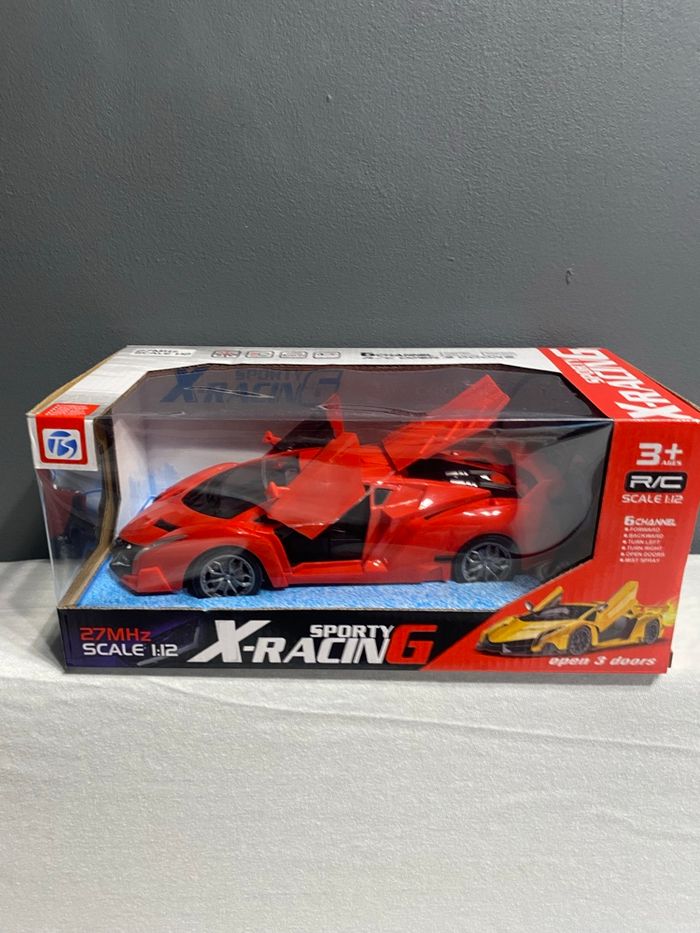 Voiture de police télécommandée rouge 3 ans+