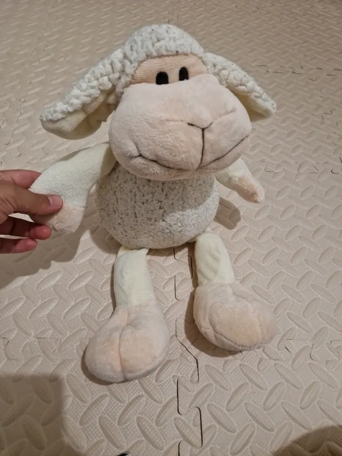 Peluche mouton crème beige
