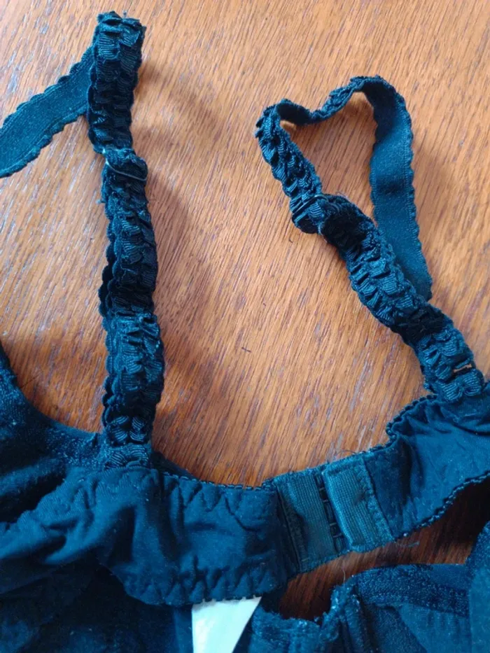 Soutien-gorge noir à baleines 85B - photo numéro 7