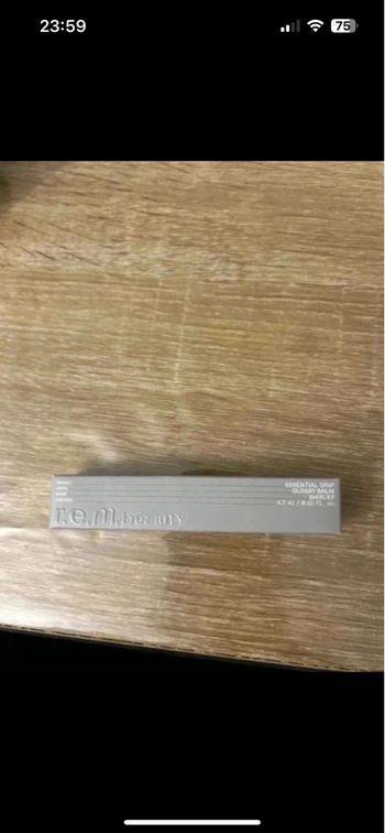 R.E.M Beauty - Glossy Balm Teinte : Shirley Ariana Grande .