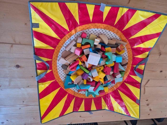Bac jeu en bois + cubes