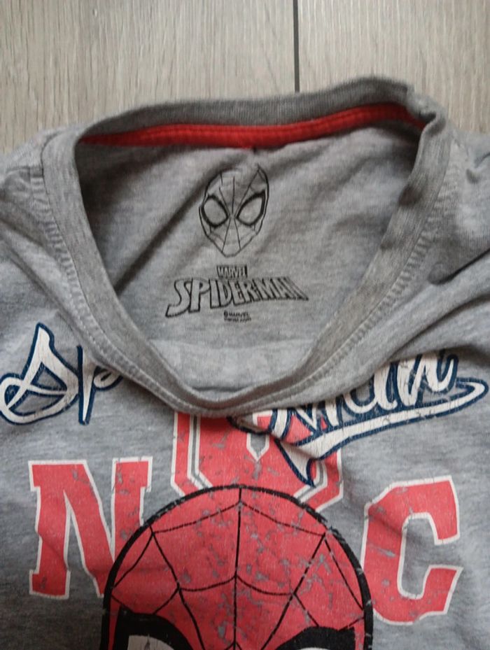 T-shirt Marvel taille 8 ans - photo numéro 3