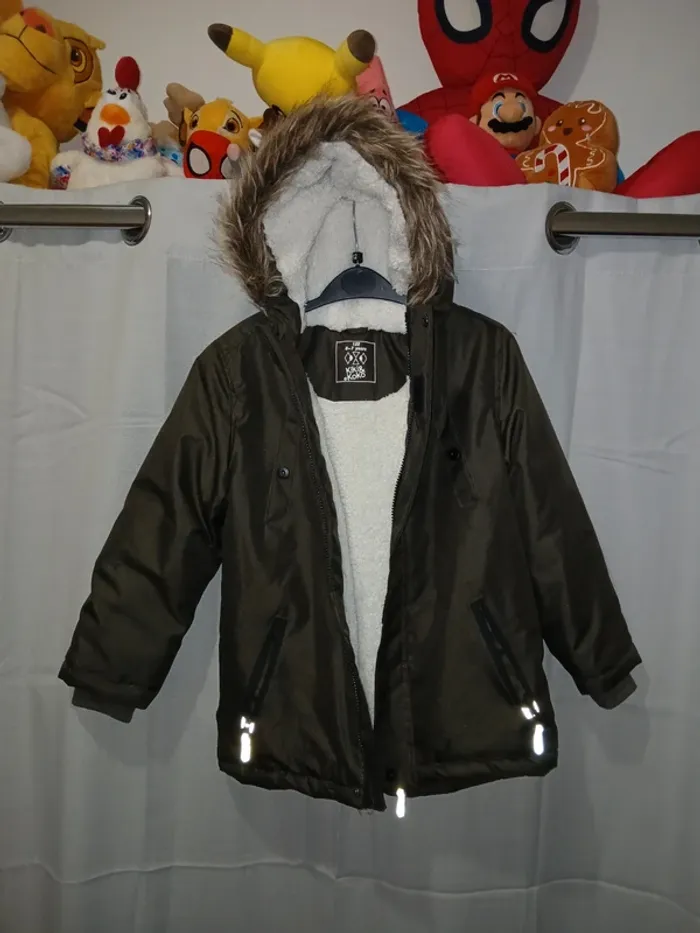 💚 Manteau bien chaud taille 6/7 ans 122 cm.
