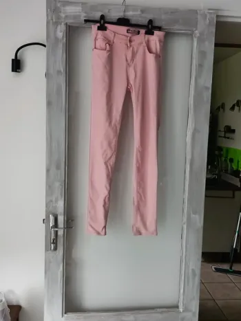 Magnifique jean rose pâle taille 36