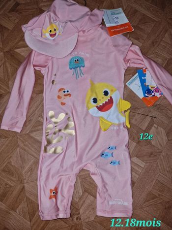 Combinaison uv 18mois neuf