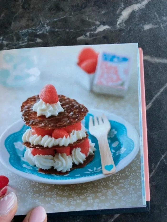 Livre marshmallows et bonbons en très bon état - photo numéro 2