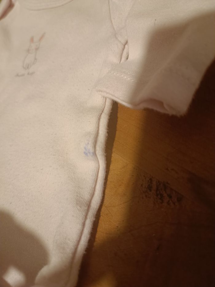 Lot de 4 bodies 1 mois - photo numéro 4