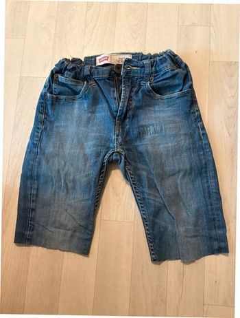 Short en jean coupe 12 ans bleu très bon état levi’s