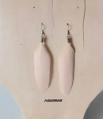 boucle d'oreille femme plume saumon