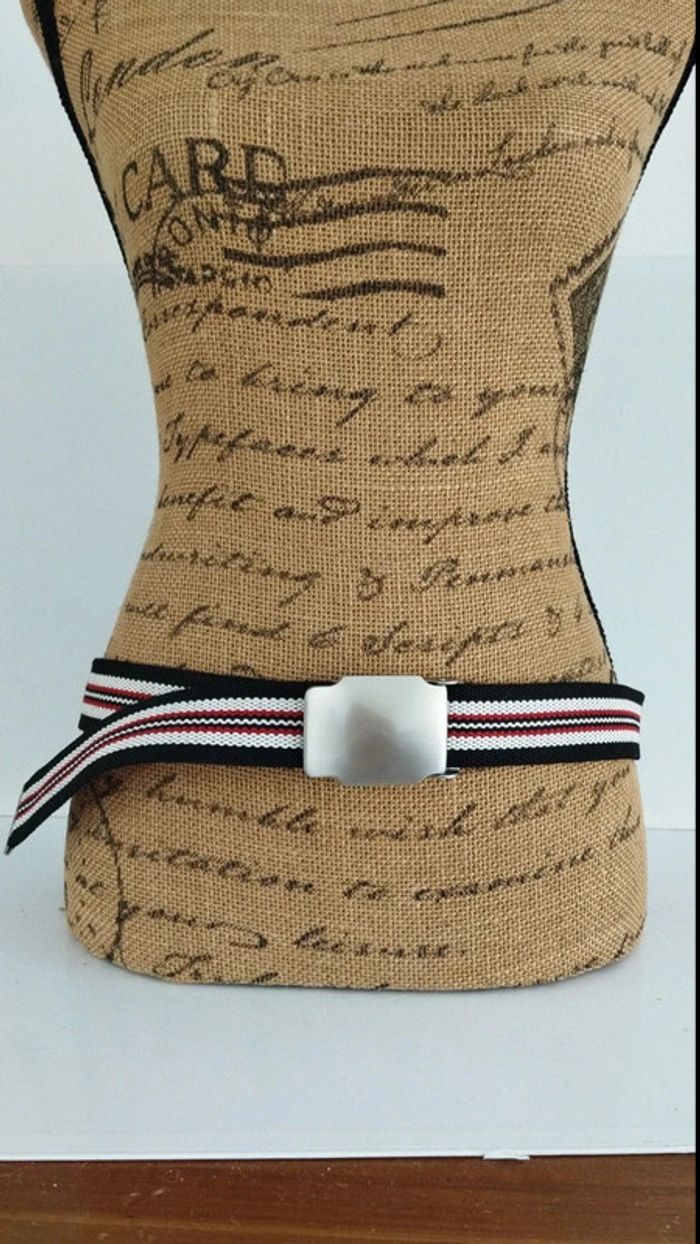 Ceinture rayée noir rouge et blanc