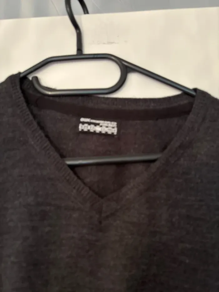Pull noir - photo numéro 2