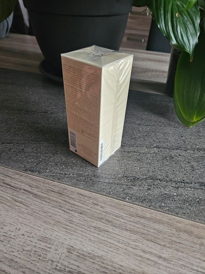 Parfum femme ( non disponible) - photo numéro 3