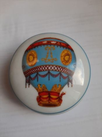 Très jolie bonbonnière en porcelaine de Limoges
