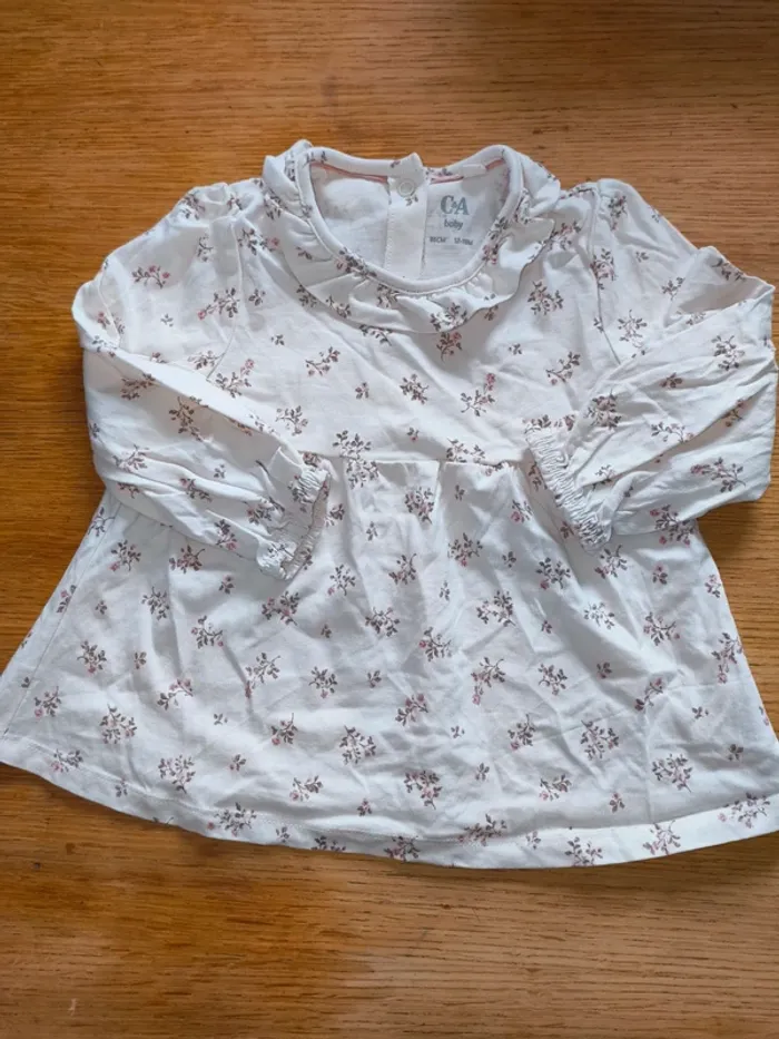 Robe fleurie c&a 12 18 mois excellent état - photo numéro 2