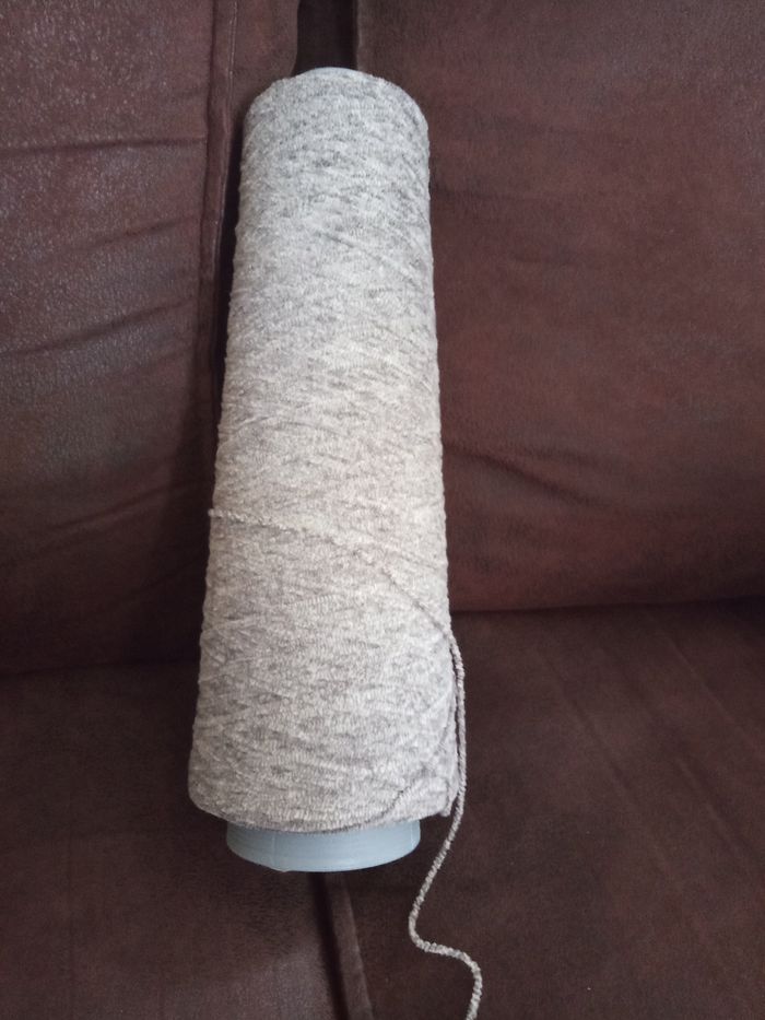 1 petite Bobine de Fil à Tricoter (Fil chenille) Tons gris (330g)