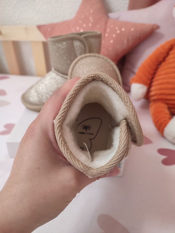 Bottes pailletées - Couleur Champagne - Interieur fourré - Comme neuve - Taille 22 - Gémo - photo numéro 4