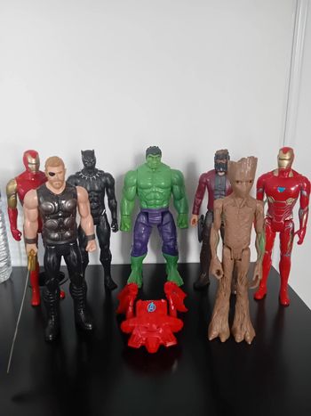 Lot de 7 figurines marvel 30cm + boîtier parlant