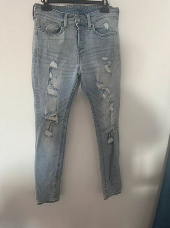 Jeans à trou denim