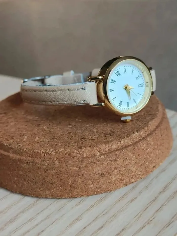 Montre beige ronde, style vintage - photo numéro 3