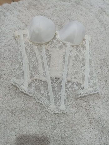 Bustier guêpière en dentelle taille 85
